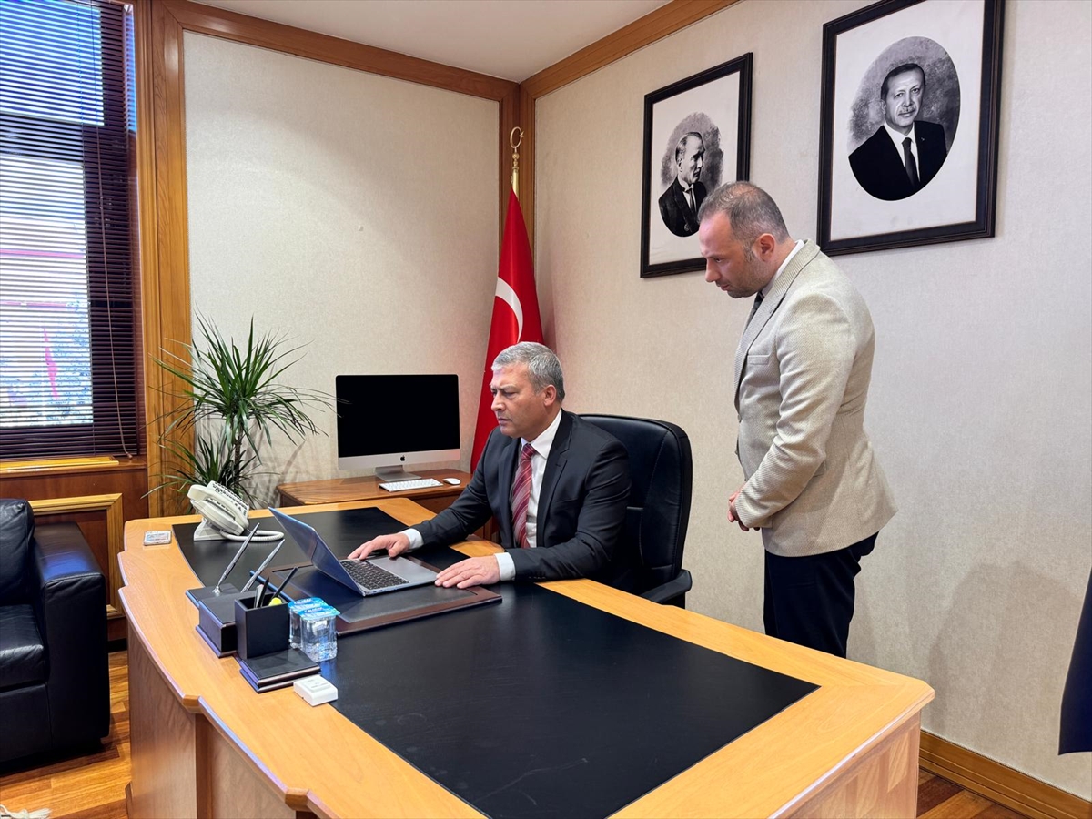 Anadolu Üniversitesi Rektörü Adıgüzel, AA'nın “Yılın Kareleri” oylamasına katıldı