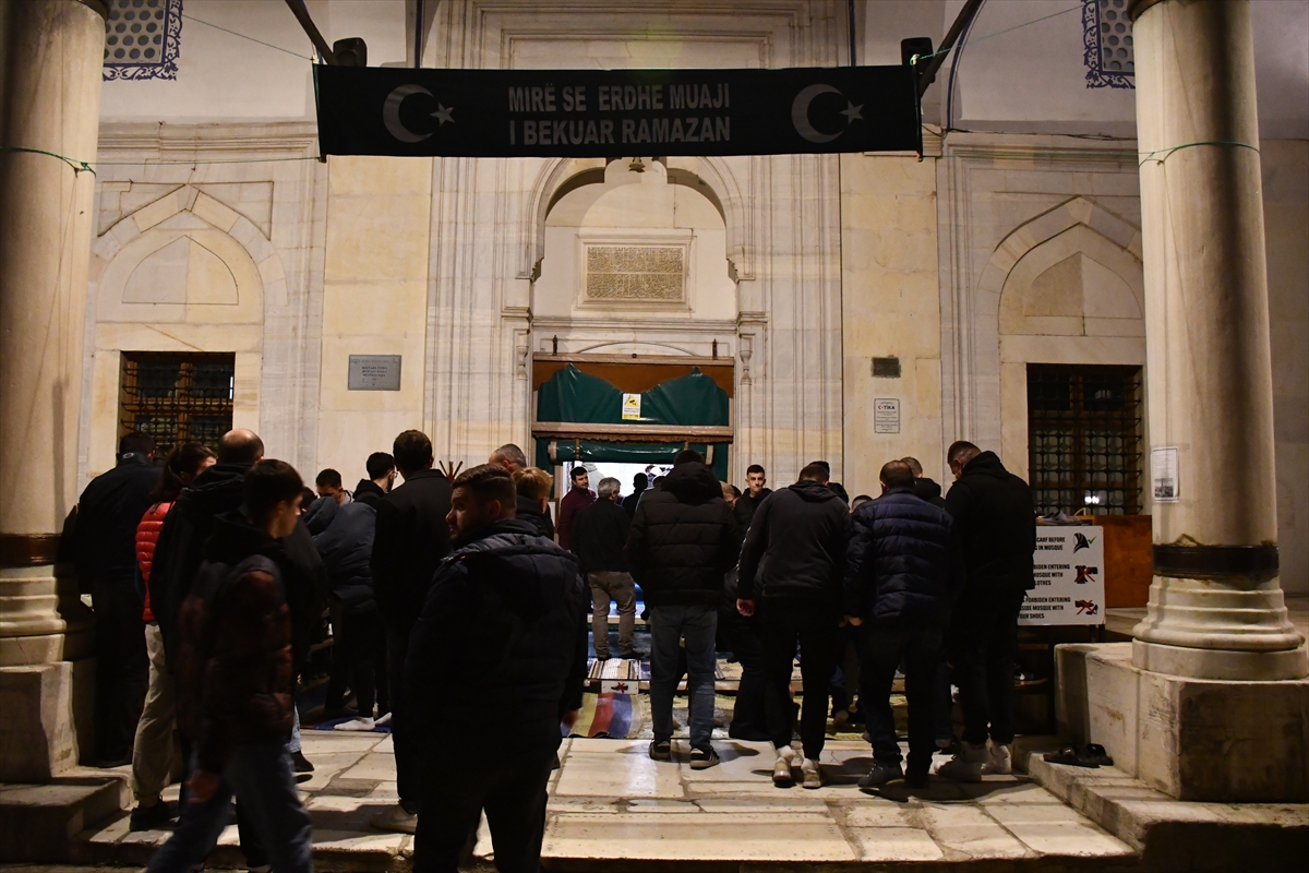 Balkan ülkelerinde ilk teravih namazı kılındı