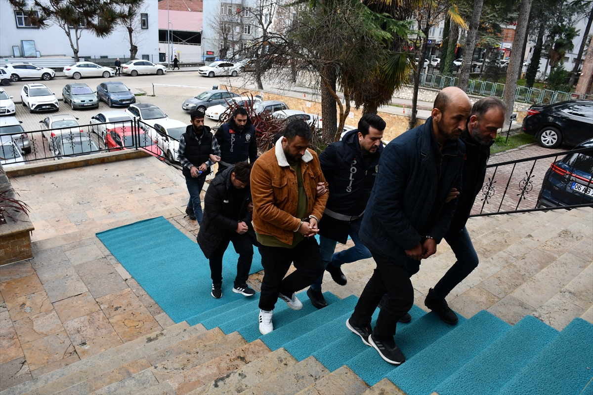 Bilecik merkezli dolandırıcılık operasyonunda yakalanan 4 şüpheli tutuklandı