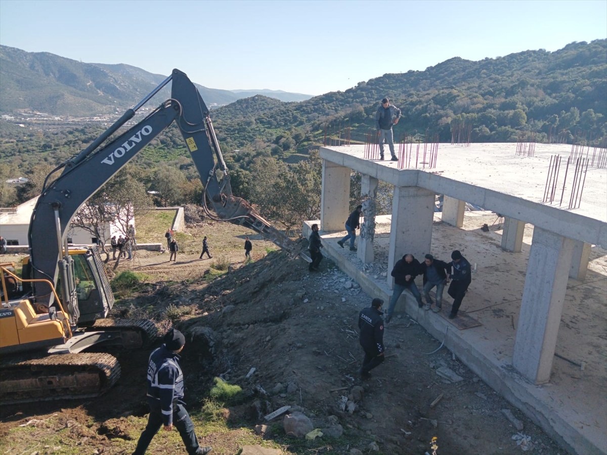 Bodrum'da kaçak yapılar yıkıldı