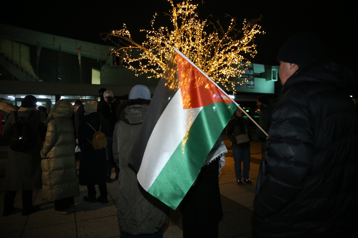 Bosna Hersek'e maç için gelen İsrail Kadın Buz Hokeyi Milli Takımı'na protesto