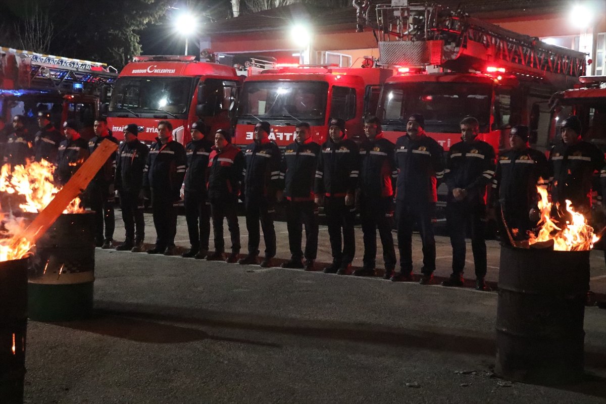 Burdur'daki itfaiye ekibi 6 Şubat depremlerinde hayatını kaybedenleri andı