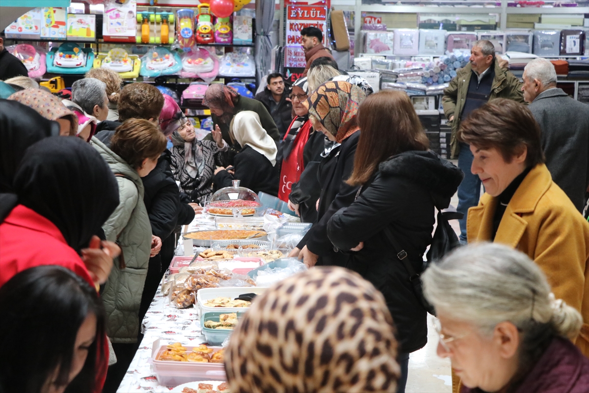 Çankırı'da bayat ekmeklerden hazırlanan yiyeceklerle kermes düzenlendi