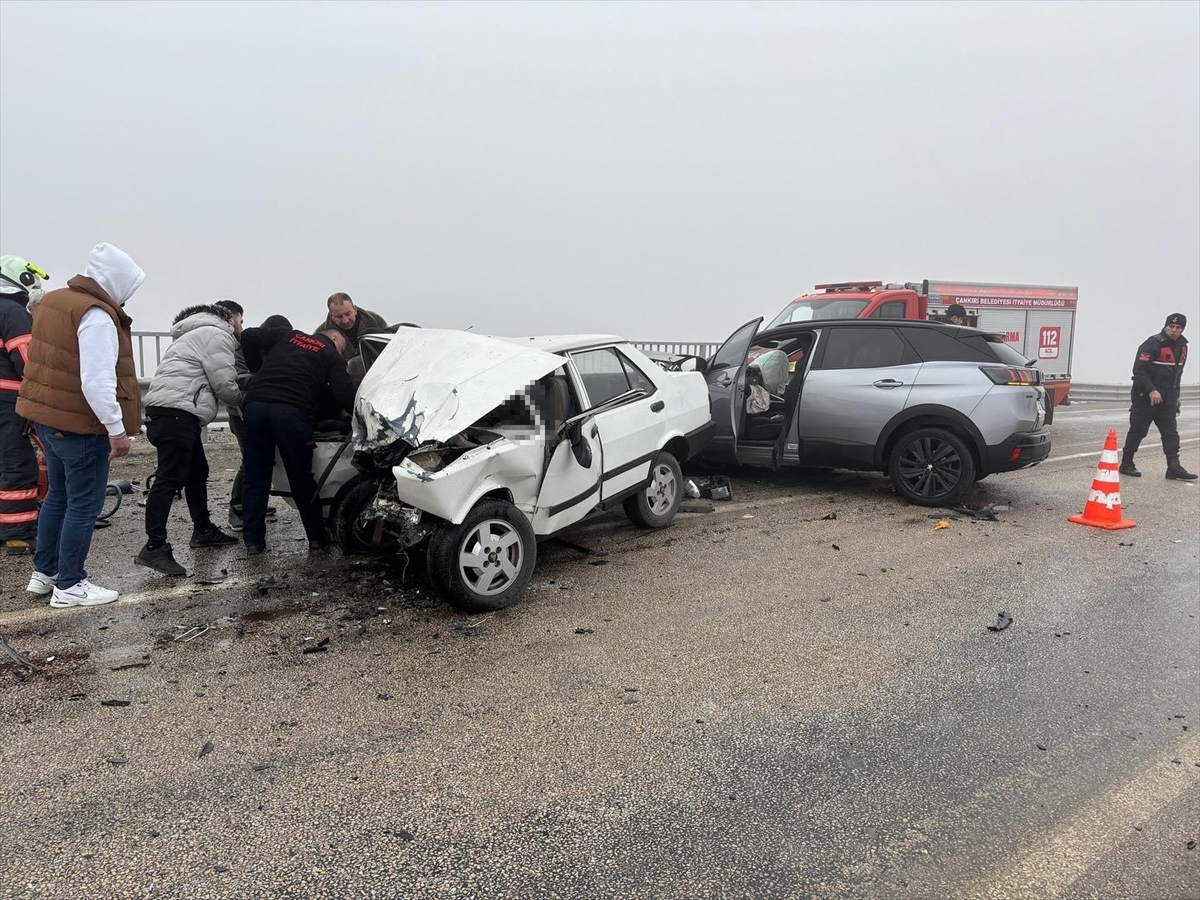 Çankırı'da iki otomobil çarpıştı, 1 kişi öldü, 2 kişi yaralandı