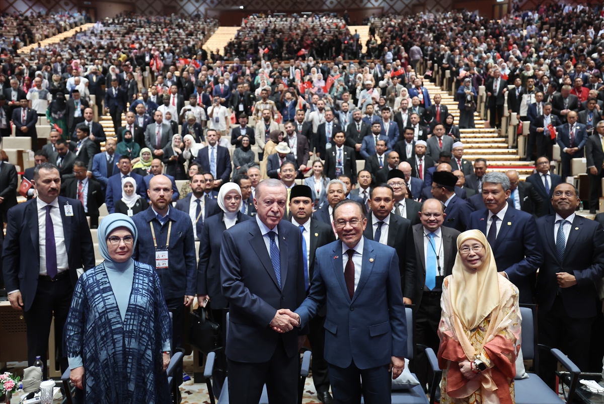 Cumhurbaşkanı Erdoğan, Yeni Yüzyılda Türkiye-Malezya Stratejik İşbirliği toplantısında konuştu: (1)