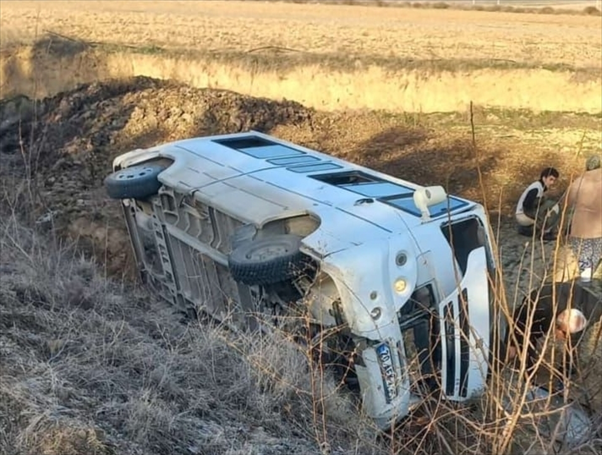 Denizli'de işçi servisinin devrilmesi sonucu 1 işçi hayatını kaybetti