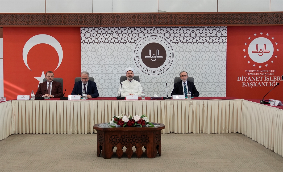 Diyanet İşleri Başkanı Erbaş, Hutbe Hizmetleri Çalıştayı'na konuştu: