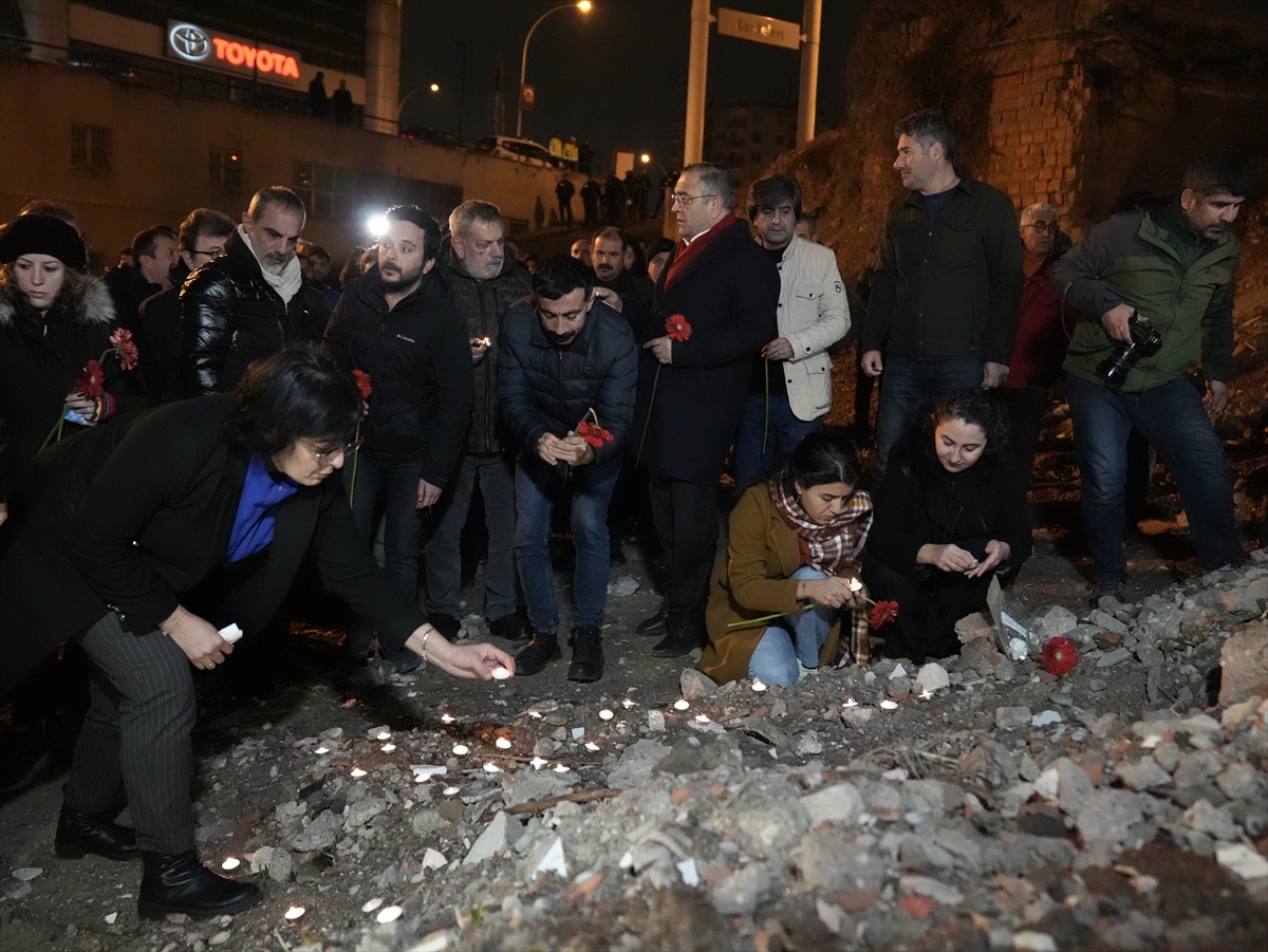 Diyarbakır'da depremde hayatını kaybedenler anıldı