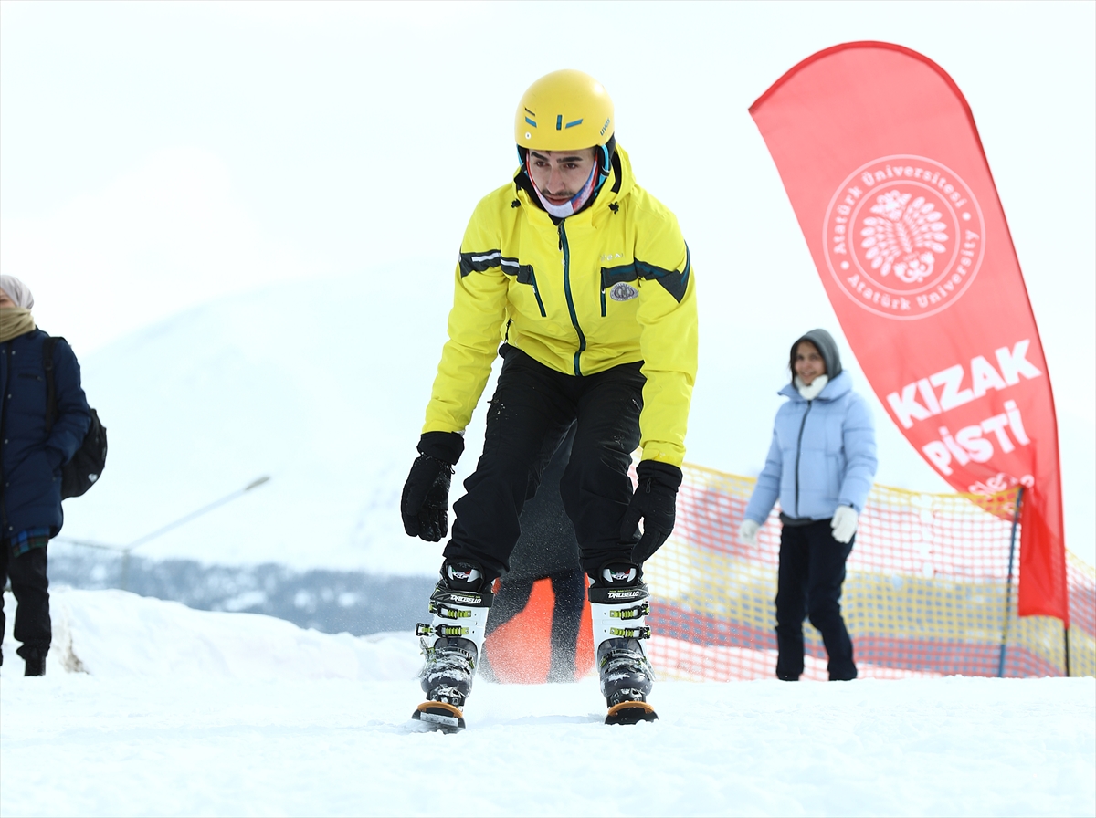 Erzurum'da kızak ve kayağın yanında “snow tubing” yapılacak pist açıldı