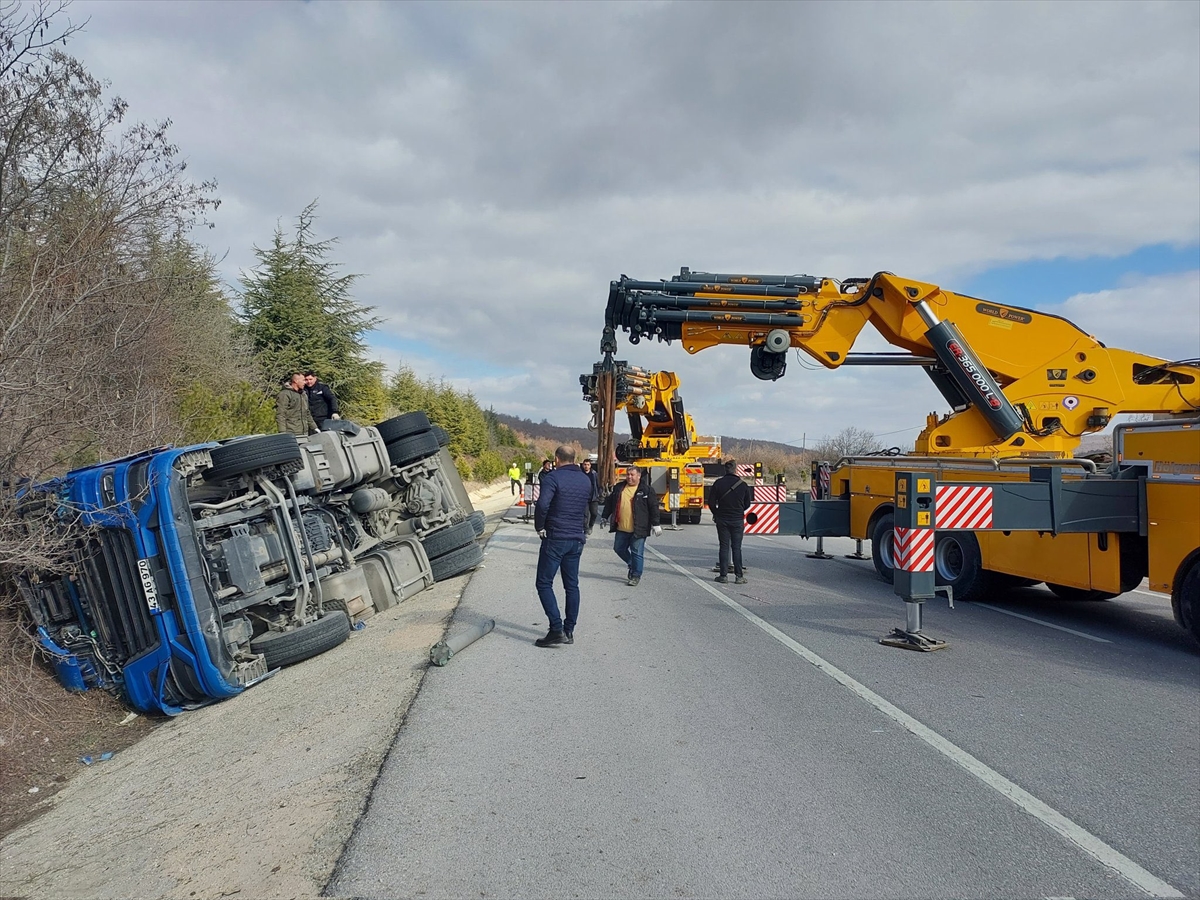 Eskişehir'de devrilen akaryakıt tankerinin sürücüsü öldü