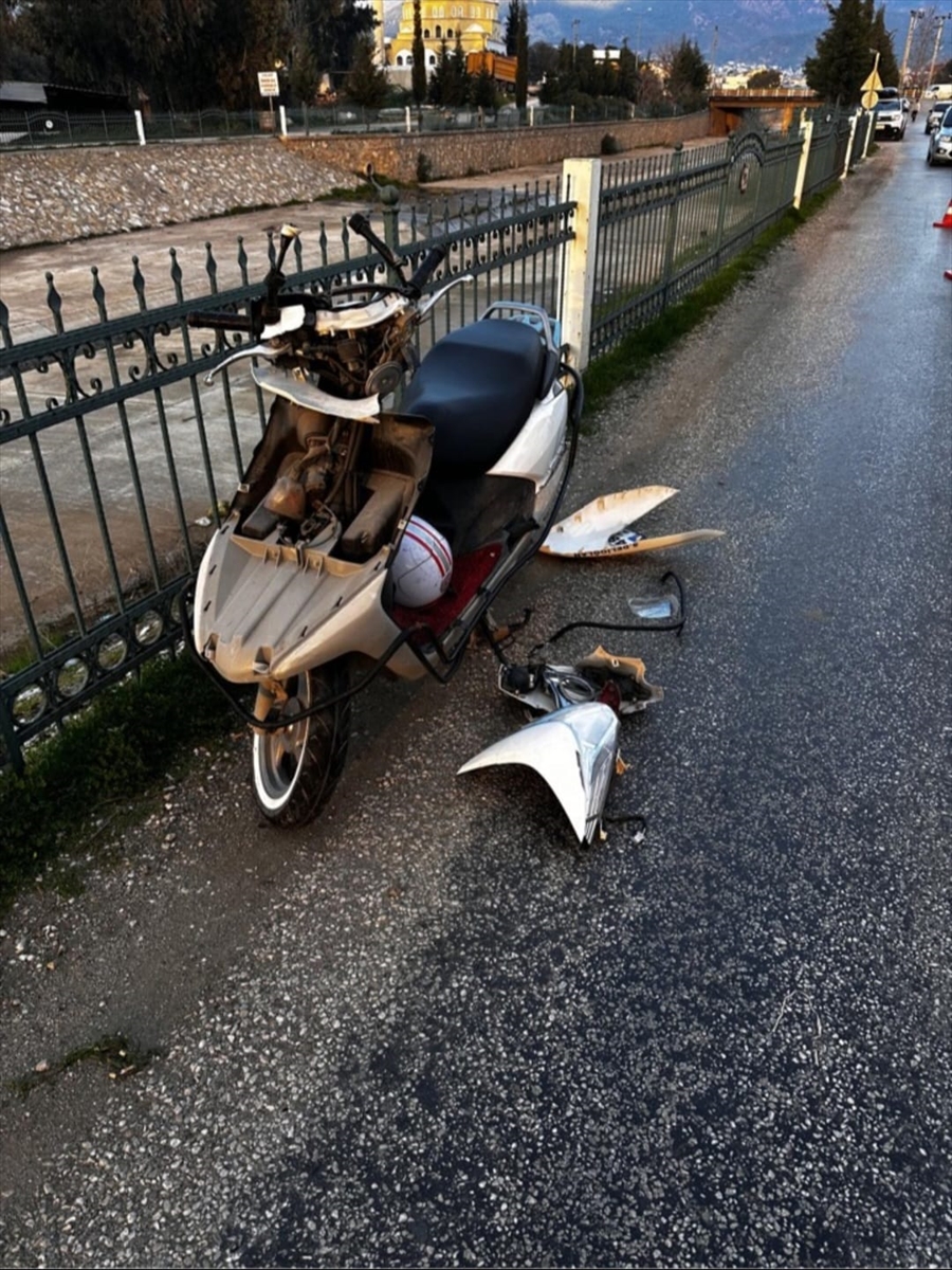 Fethiye'de otomobille çarpışan motosikletin sürücüsü çocuk öldü