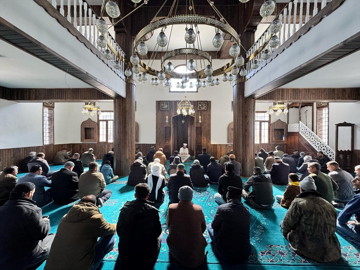 Gaziantep'te depremde yıkılan cami yeniden yapılarak ibadete açıldı