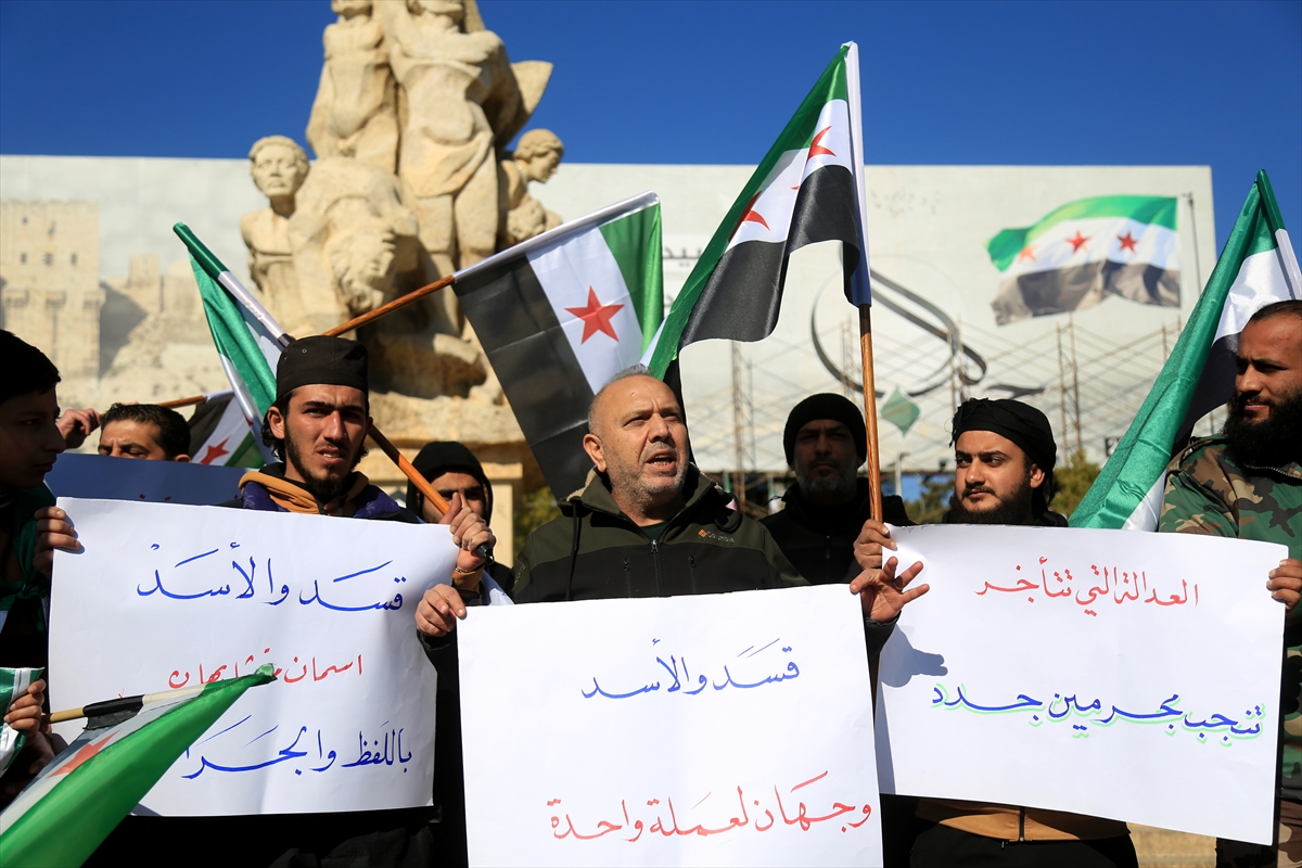 Halep'e terör örgütü PKK/YPG'yi protesto edenler, Cumhurbaşkanı Şara'dan operasyon talep etti