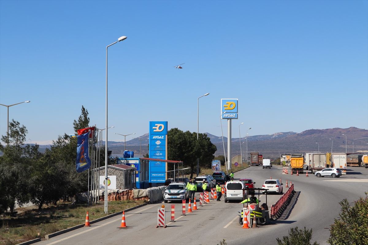 Hatay'da otoyol jandarması cayrokopter destekli trafik denetimi yaptı