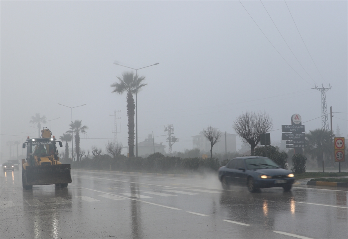 Hatay'da sis nedeniyle görüş mesafesi düştü