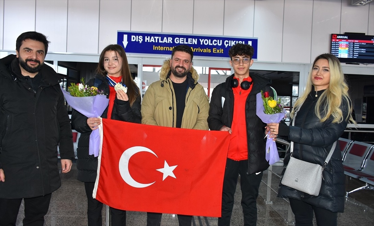 Havalı silahlarda Avrupa üçüncüsü olan Rana Gözübüyük, Erzurum'da çiçeklerle karşılandı