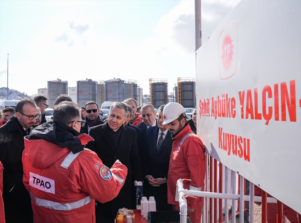 İçişleri Bakanı Yerlikaya, Gabar'daki Şehit Aybüke Yalçın petrol üretim istasyonunda incelemelerde bulundu: