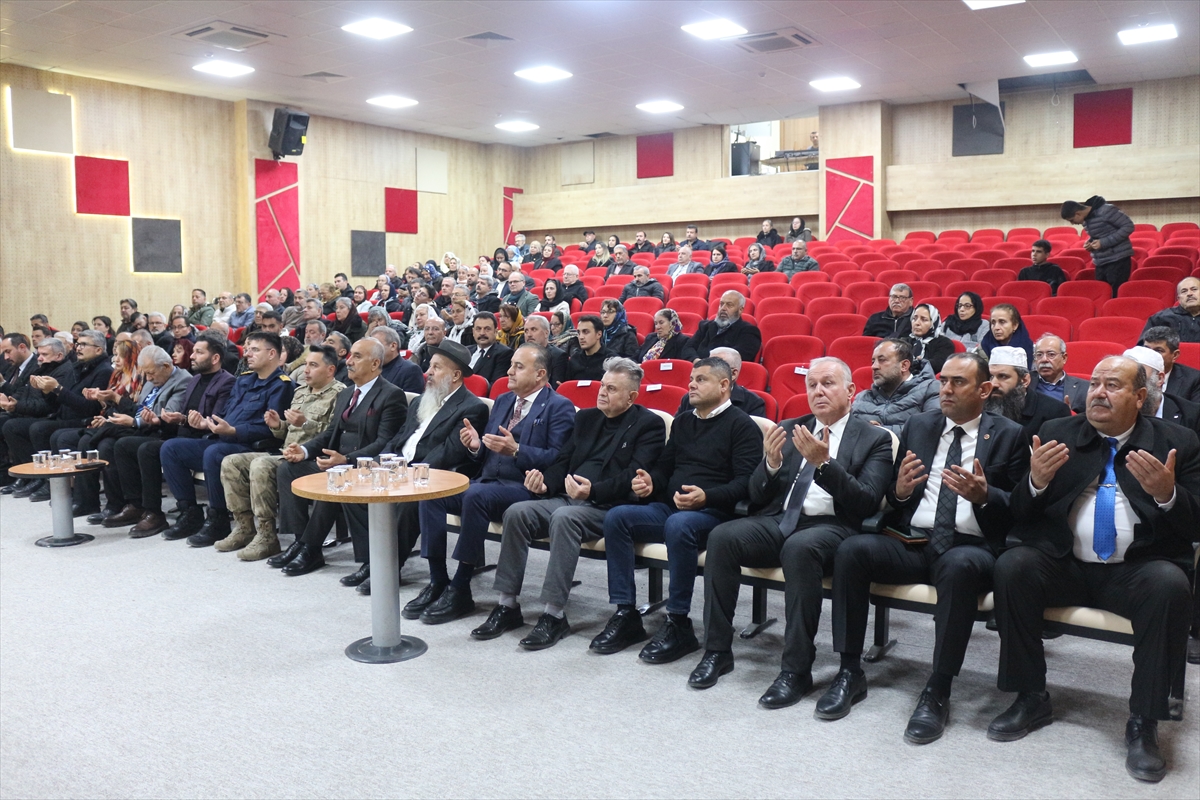 İskenderun'da, depremlerde hayatını kaybedenler anıldı