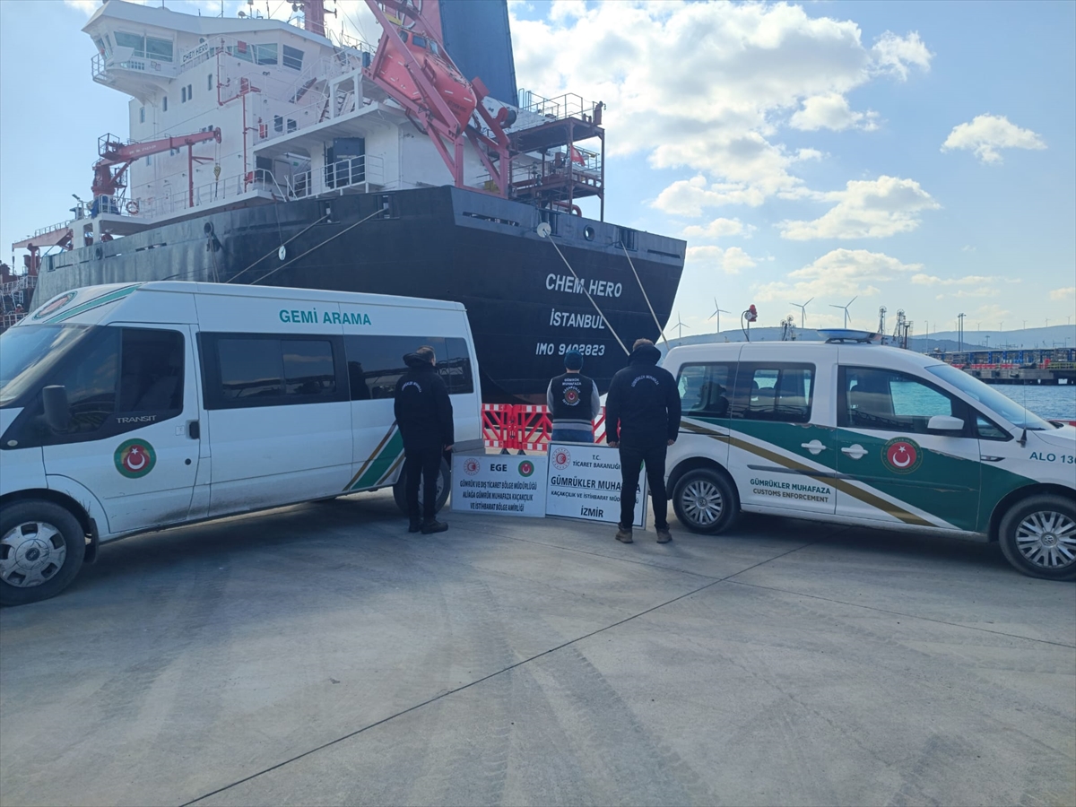 İzmir'de tankerde 20 ton 600 kilogram kaçak akaryakıt ele geçirildi