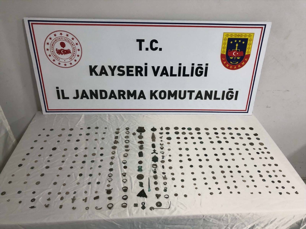 Kayseri'de tarihi eser niteliğinde 328 obje ele geçirildi