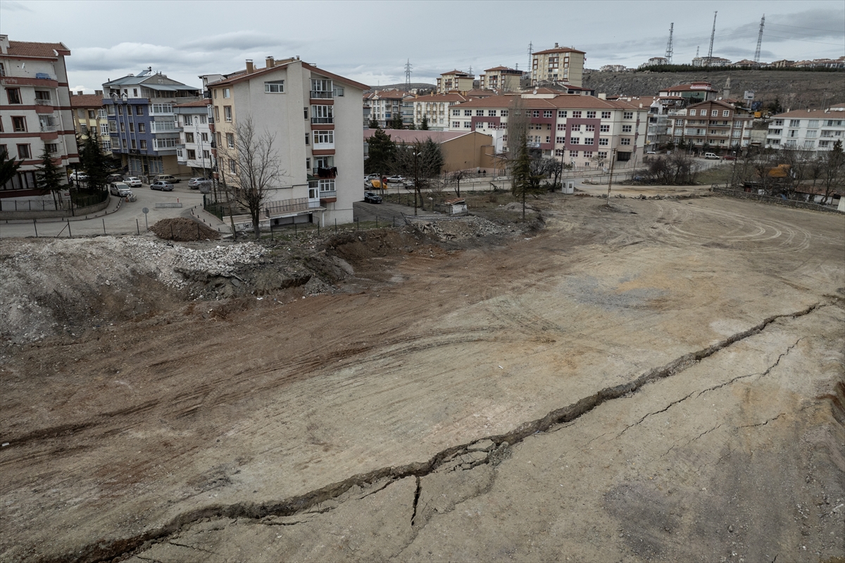 Keçiören'de mahalle sakinleri “heyelan korkusu” yaşıyor