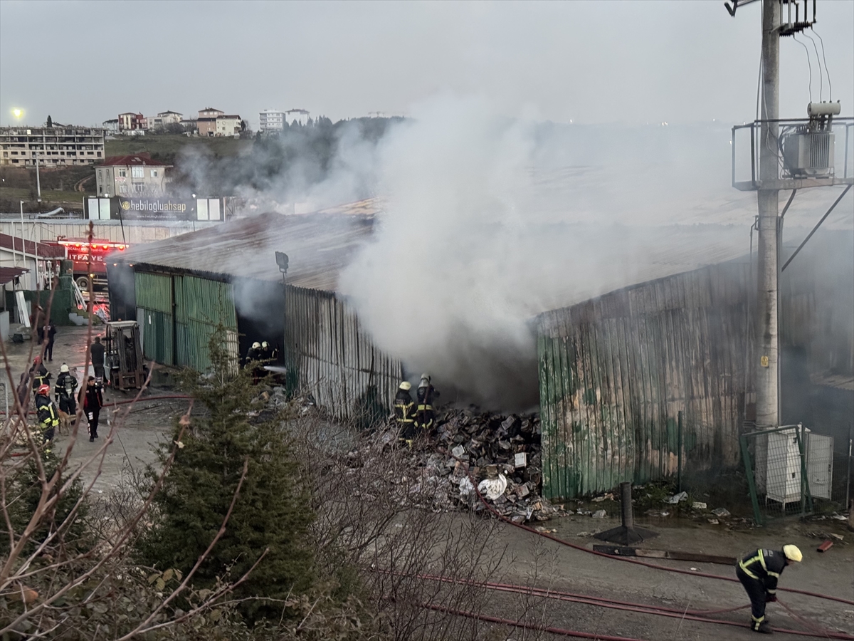 Kocaeli'de fabrikada çıkan yangın söndürüldü