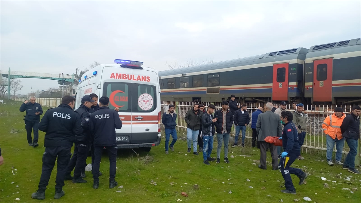 Manisa'da trenin çarptığı kişi yaralandı