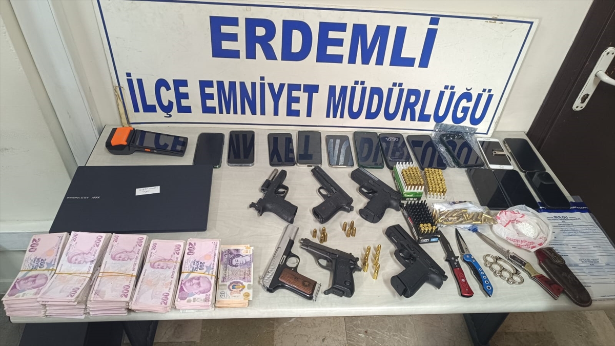 Mersin'de esnaftan haraç isteyip iş yerlerini kurşunlayan 15 şüpheli tutuklandı