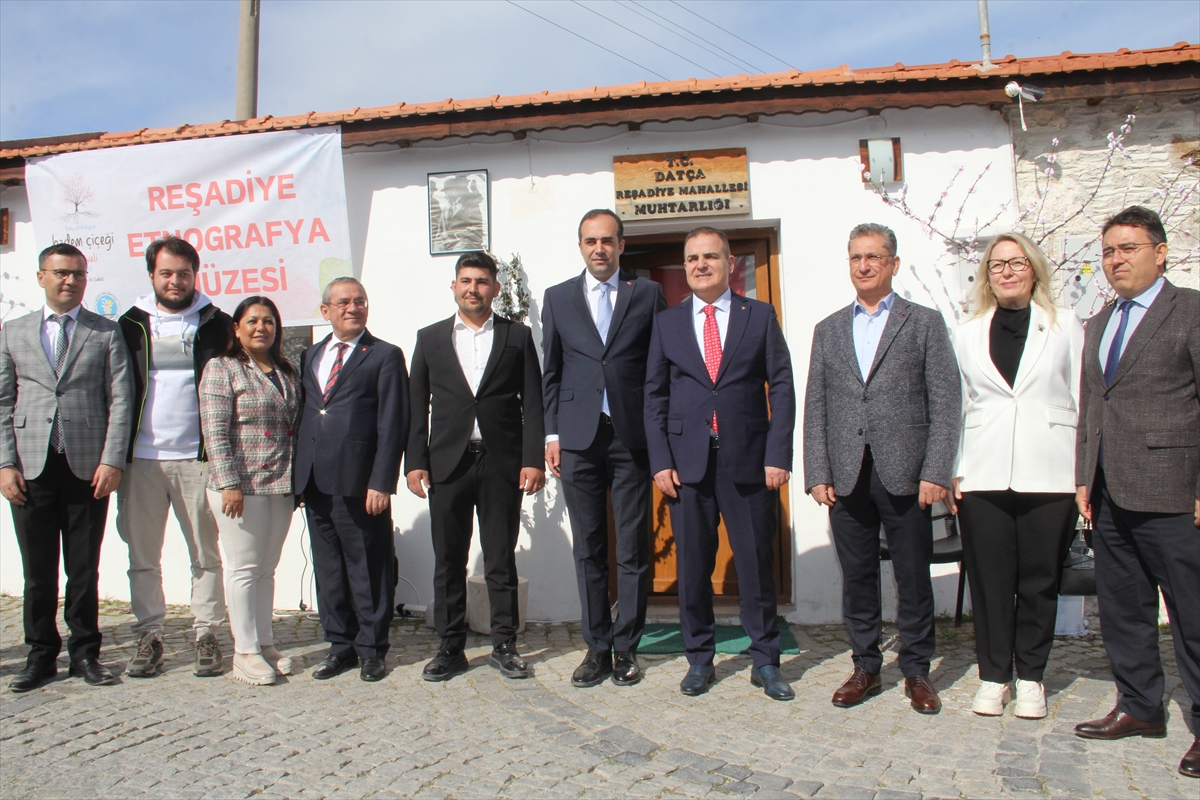 Muğla Valisi Akbıyık, Datça Badem Çiçeği Festivali'ne katıldı