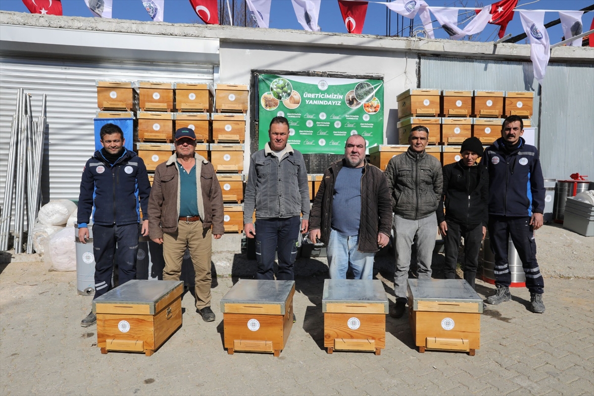 Muğla'da orman yangınlarından etkilenen arıcılara destek verildi