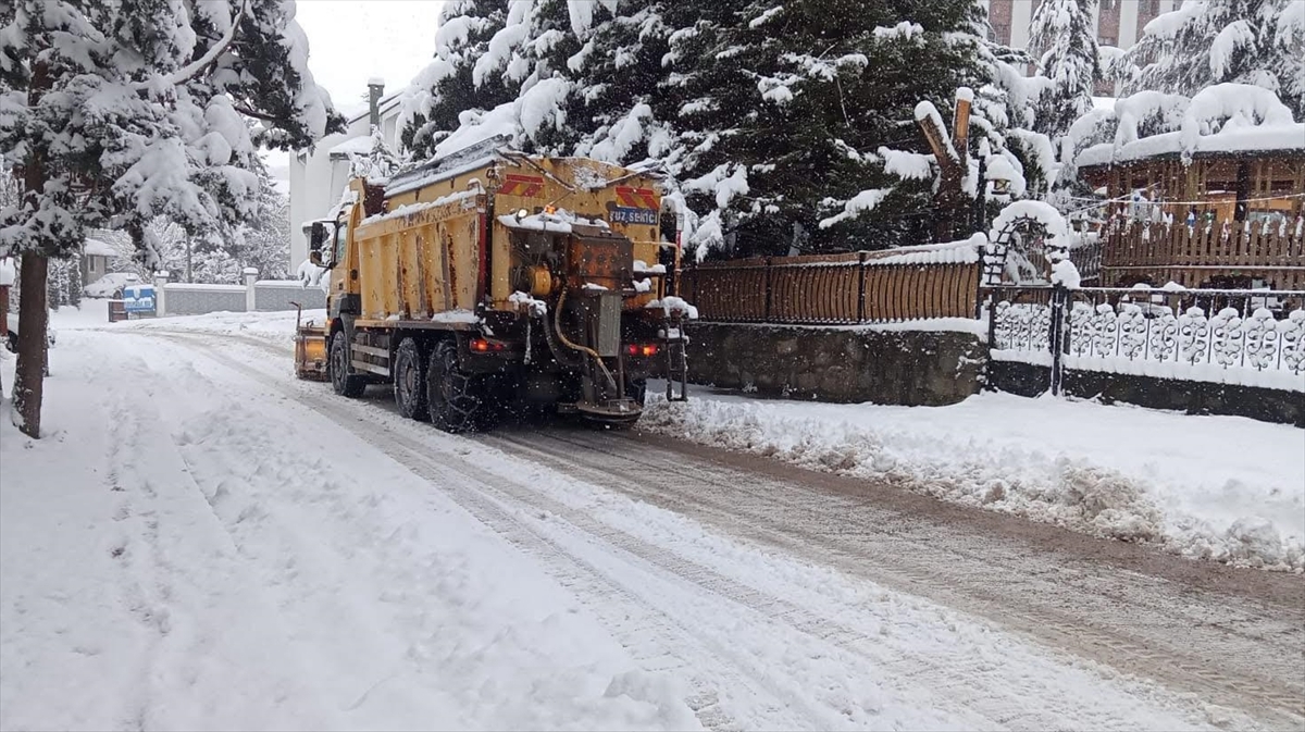 Karadeniz'de kar nedeniyle 6 ilde 1173 yerleşim yerinin yolu ulaşıma kapandı