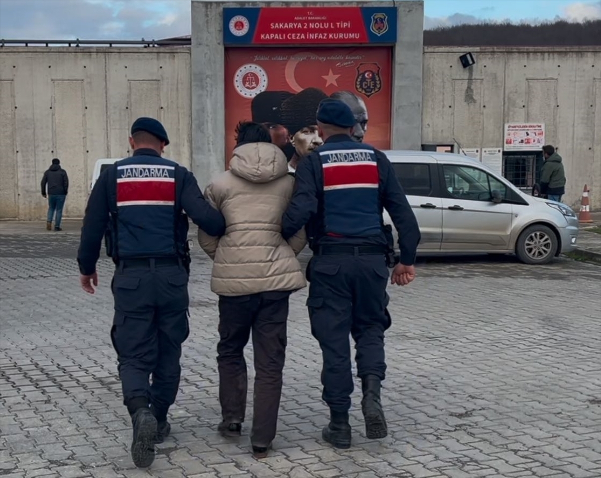 GÜNCELLEME – Sakarya'da annesini öldürdüğü öne sürülen zanlı tutuklandı