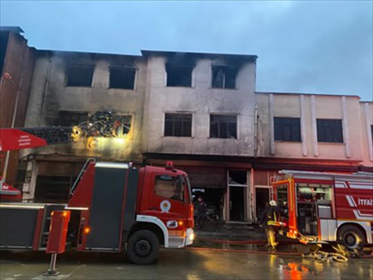 Samsun'da kauçuk fabrikasında çıkan yangın söndürüldü