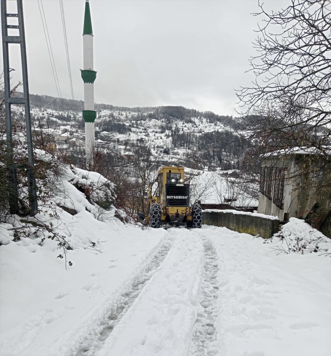 Sinop'ta kar nedeniyle 24 köy yolu ulaşıma kapandı