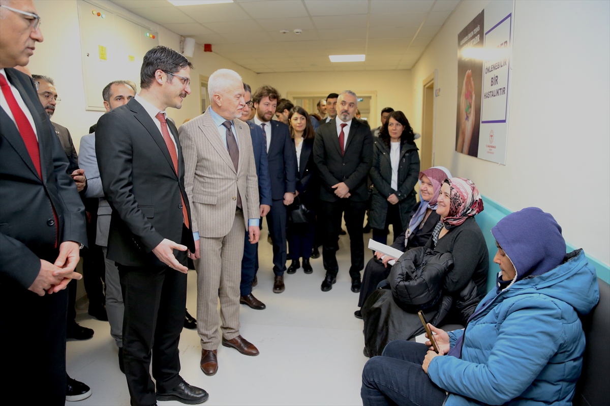 Türkiye'de yıl sonuna kadar 1000 aile sağlığı merkezi açılacak