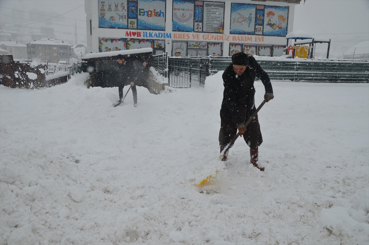 Van, Hakkari, Muş ve Bitlis'te 398 yerleşim yerine ulaşım sağlanamıyor