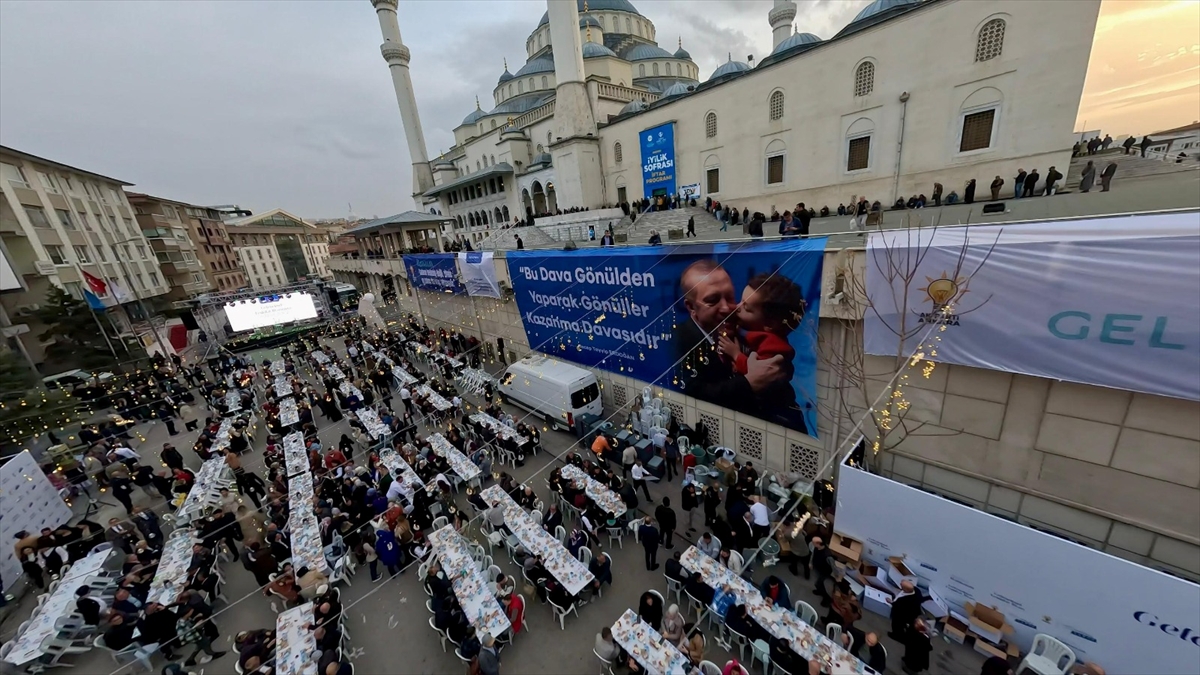 AK Parti Ankara teşkilatı sokak iftarında buluştu