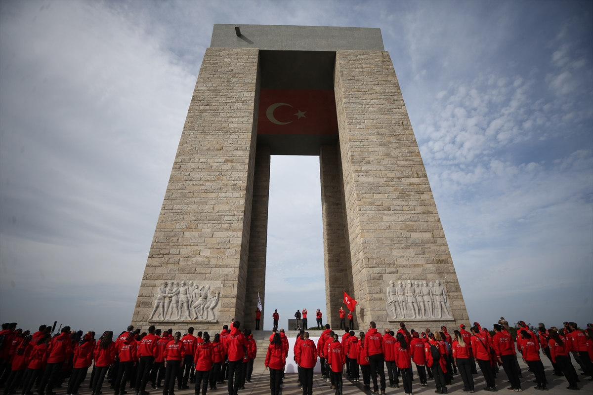 AKUT ekipleri Gelibolu Yarımadası'nda şehitler anısına yürüyüş yaptı