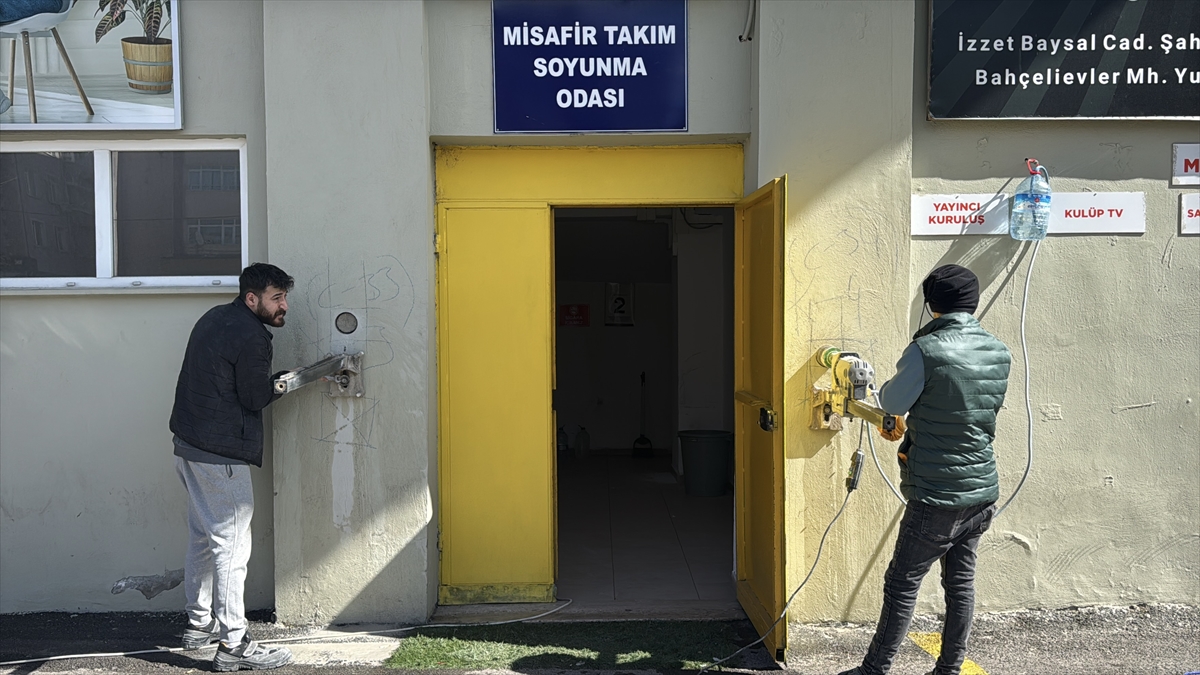 Altyapı yetersizliği nedeniyle kapatılan Bolu Atatürk Stadı'ndan karot örnekleri alınıyor