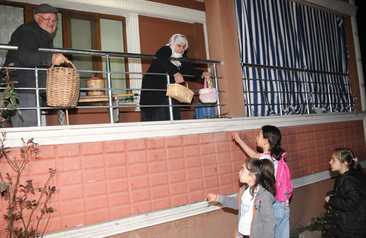 Amasya'da 152 yıllık ramazan geleneği “sepet sallama” sürdürülüyor