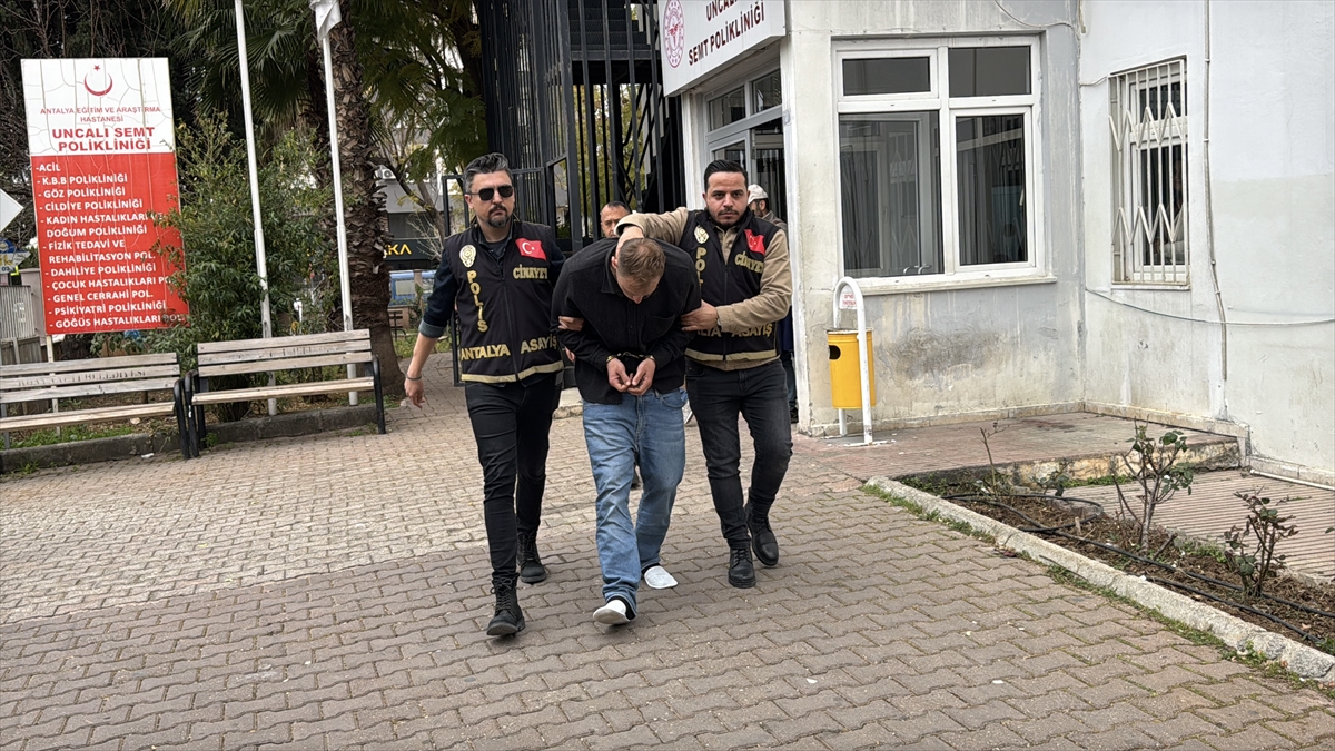 Antalya'da babasını bıçaklayarak öldüren zanlı tutuklandı