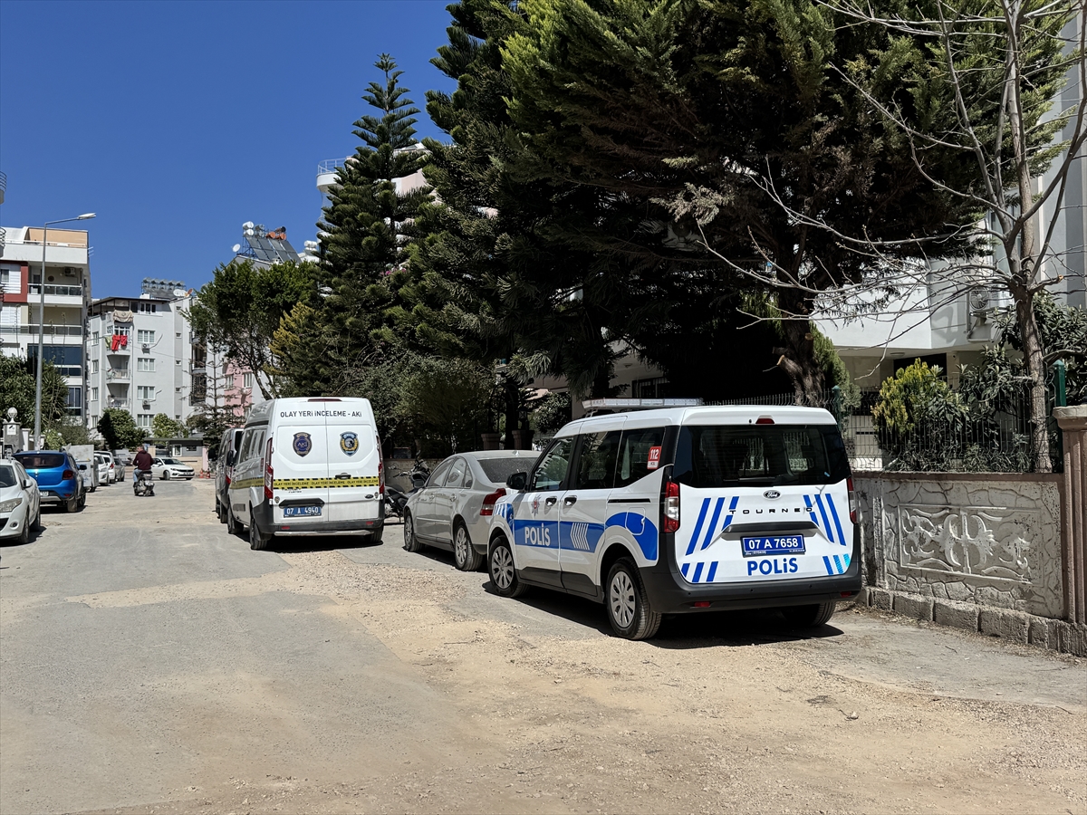 Antalya'da bir genç tartıştığı babasını bıçaklayarak öldürdü