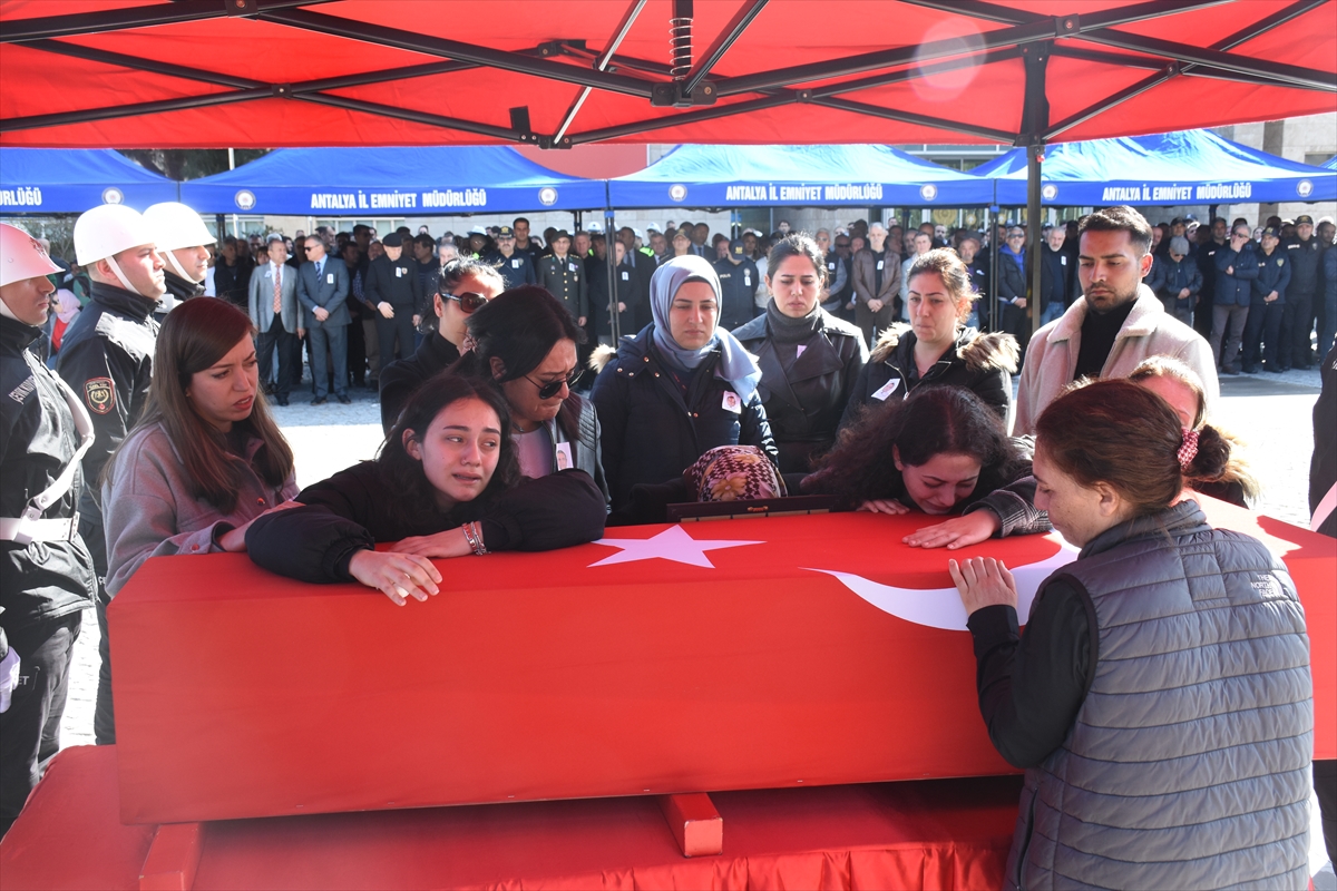 Antalya'da trafik kazasında hayatını kaybeden polis memuru için tören düzenlendi