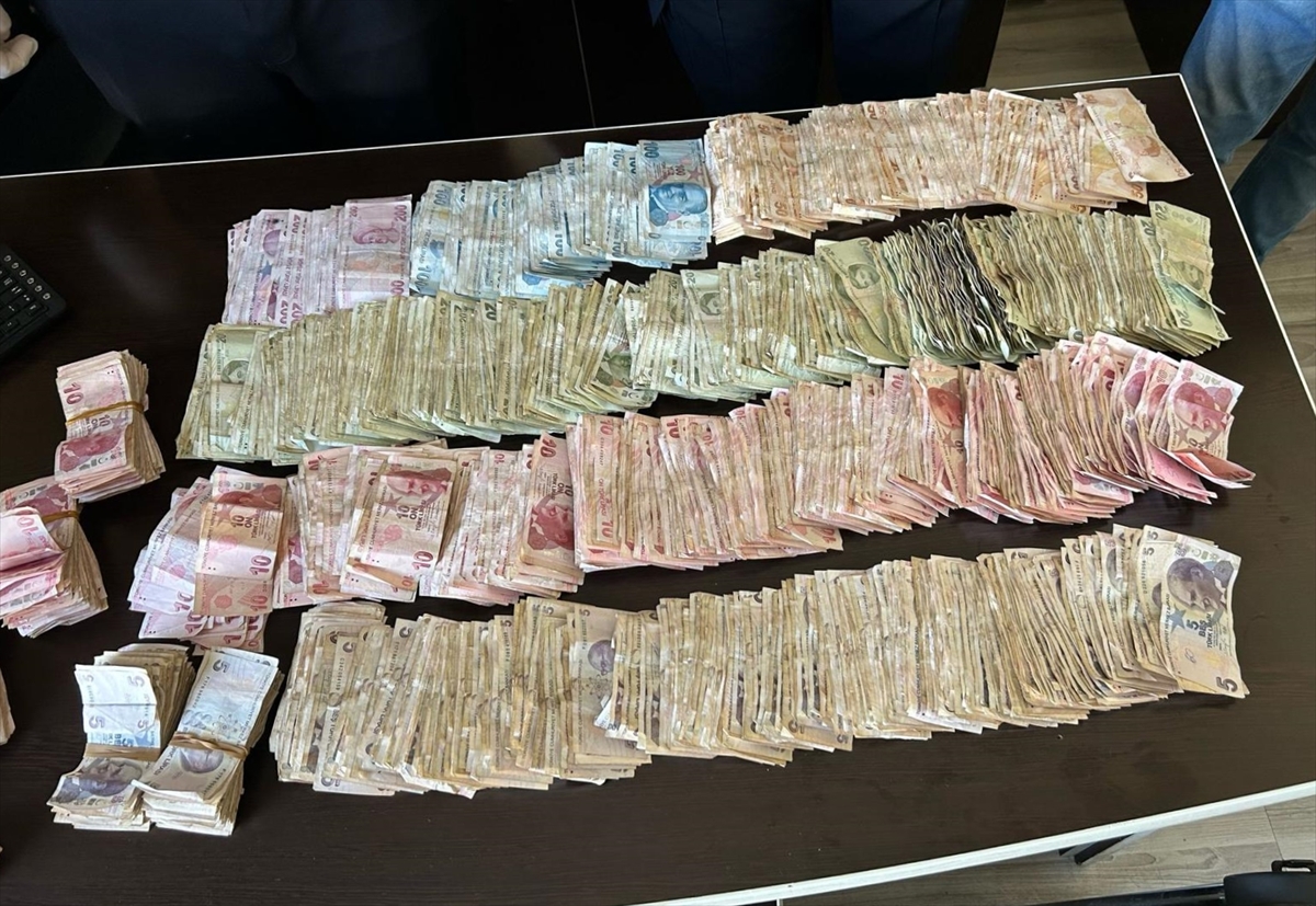 Antalya'da yakalanan dilencinin üzerinden 45 bin 600 lira çıktı