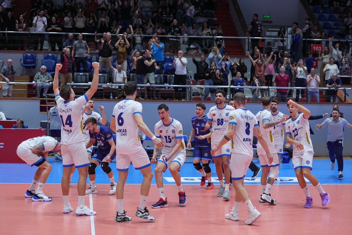 Voleybol: SMS Grup Efeler Ligi