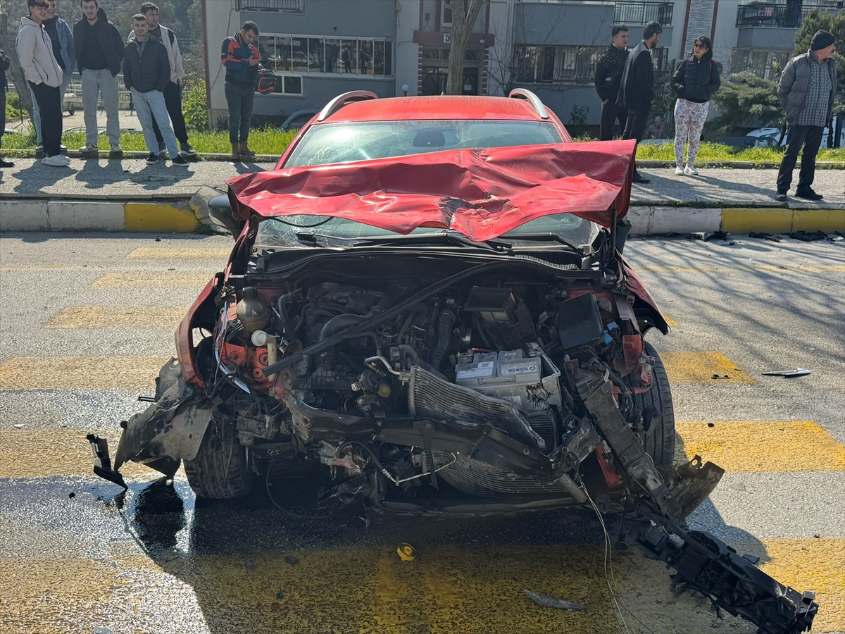 Aydın'da iki otomobilin çarpıştığı kazada 1 kişi öldü, 1 kişi yaralandı