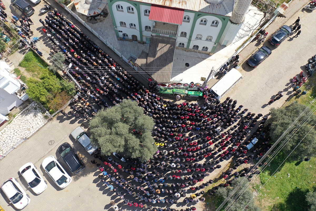 Aydın'da yangında ölen itfaiye erinin eşi ve 2 çocuğunun cenazesi defnedildi