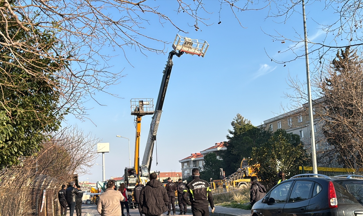 Bahçelievler'de vinç sepetinden düşen 4 işçi yaralandı