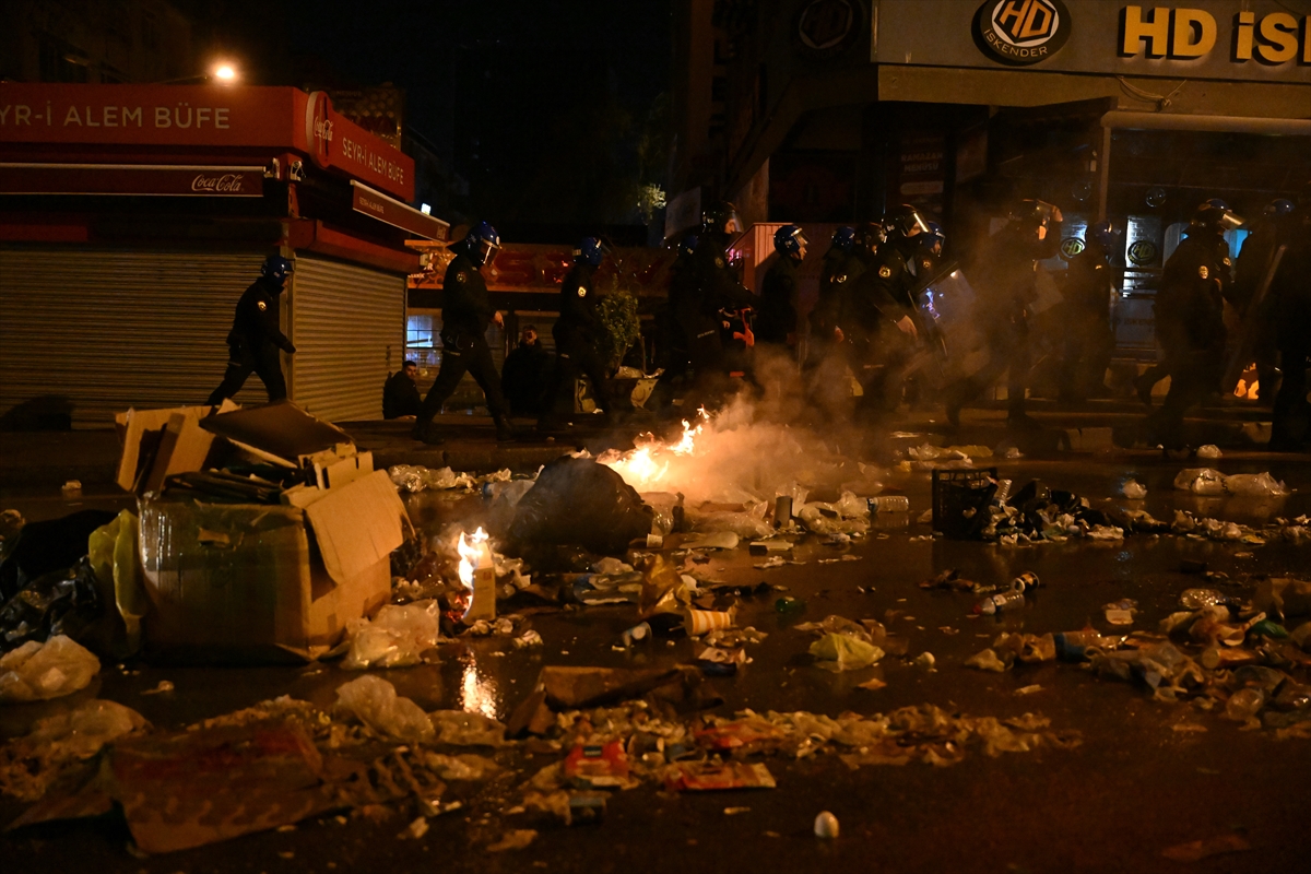 Başkentte izinsiz gösteriye müdahale eden 1 polis yaralandı