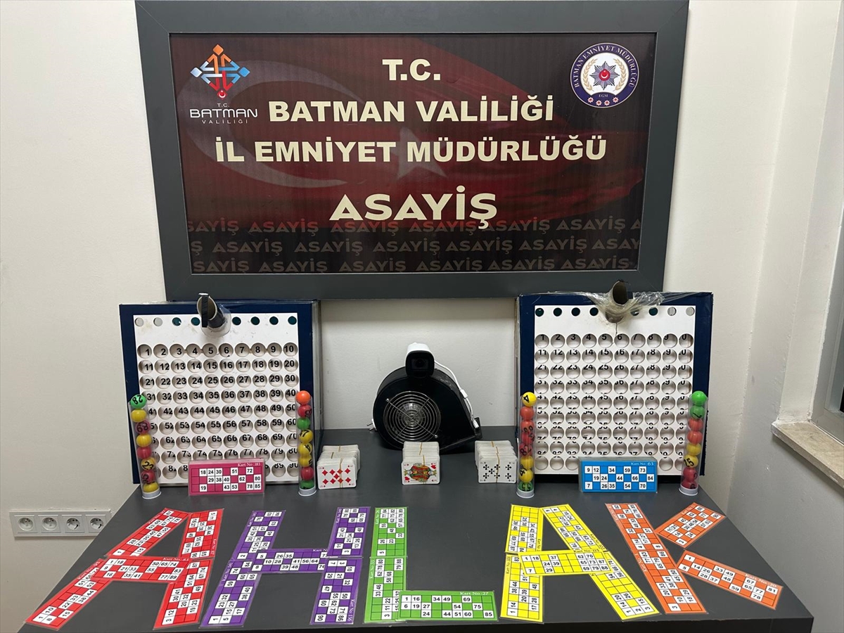 Batman'da kumar oynatılan iş yerinde yakalanan 33 kişiye 305 bin 151 lira ceza verildi